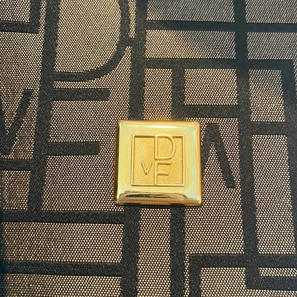 Diane Von Furstenberg Large Logo Tote with Key Fab - Picture 3 of 9